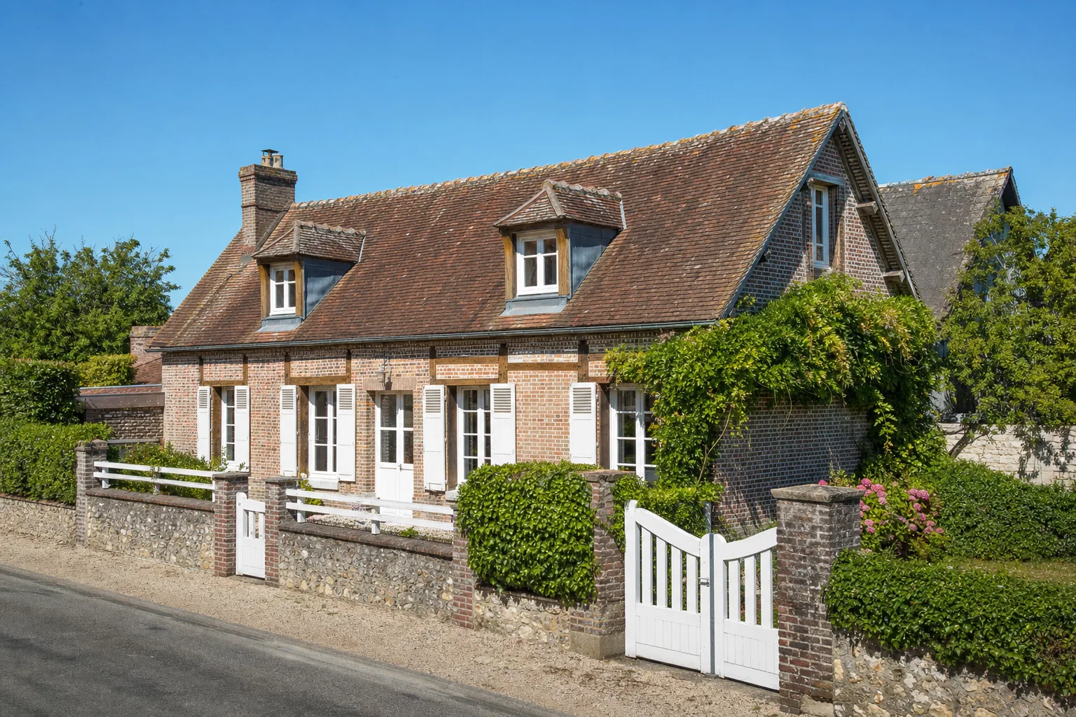 Maison normande en briques rouges typique de Surtauville en Seine-Eure (Eure 27400), estimation immobiliere gratuite